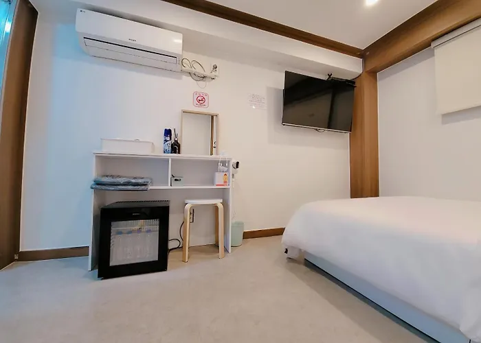 영등포구청역 달모텔 *